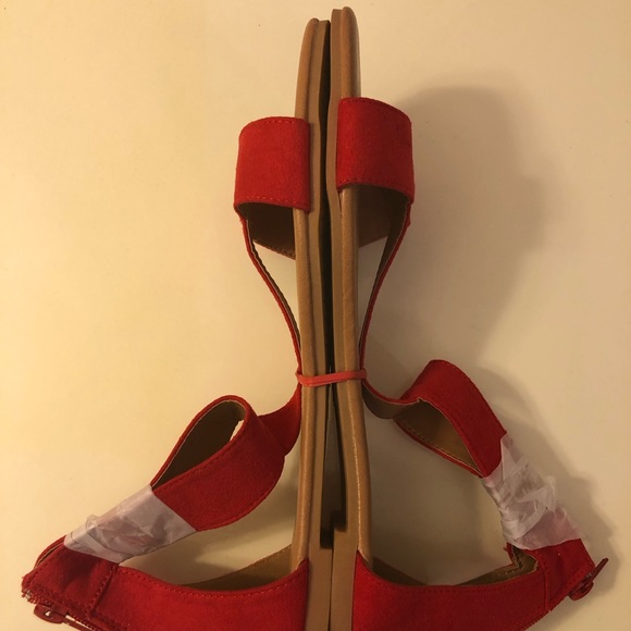 Quipid red t strap zipped heel flat sandals - Picture 5 of 6